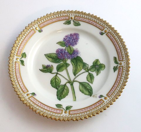 Royal Copenhagen, Flora Danica. Kage tallerken. Design #3552. Diameter 14 cm. (1 
sortering). Origanum vulgare L