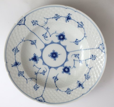 Bing & Grøndahl. Blåmalet. Dyb dessert tallerken. Model 323. Diameter 21,5 cm. 
(1 sortering).