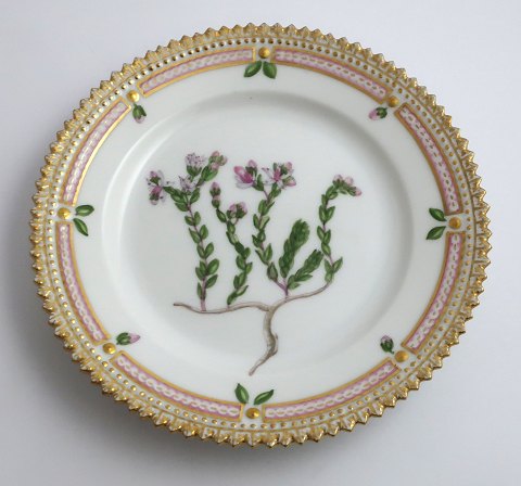 Royal Copenhagen, Flora Danica. Kage tallerken. Design #3552. Diameter 14,5 cm. 
(1 sortering). Sedum anglicum Huds