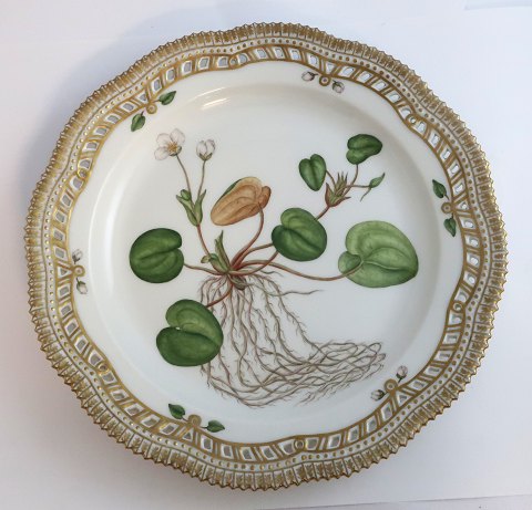 Royal Copenhagen. Flora Danica tallerken med gennemskåret bort. Diameter 27 cm. Model 3526. (1 sortering). Hydrocharis Morsus-ranae L