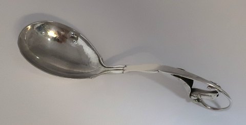 Georg Jensen. Sterlingsølv (925). Pyntebestik no. 141. Serveringsske. Længde 20 cm.