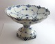 Royal Copenhagen. Blue fluted, full lace. Large fruit bowl on foot. Model 1022. 
Height 17.5 cm. Diameter 28 cm. (1 quality)