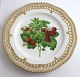 Royal Copenhagen, Flora Danica, frugttallerken. Frokost tallerken med 
gennemskåret bort. Design #429/3554. Diameter 23 cm. (1 sortering).
