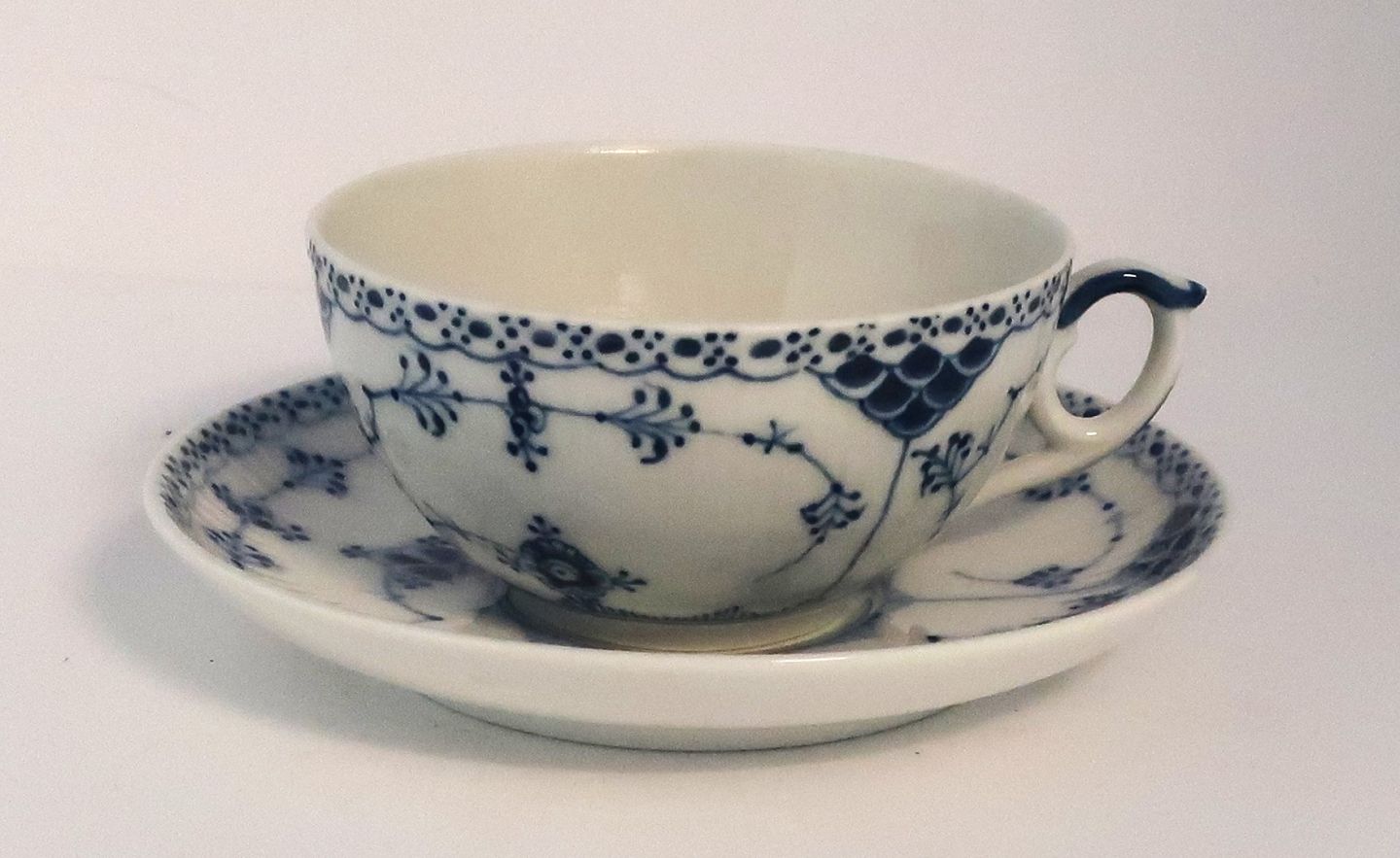 Lundin Antique Royal Copenhagen Musselmalet Halvblonde Tekop 
