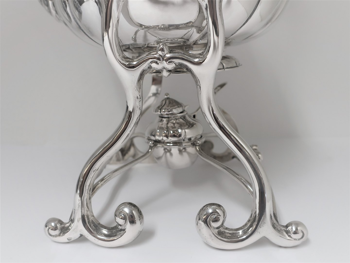 Lundin Antique - P. Hertz. Silver tea kettle (830). Height 35 cm 